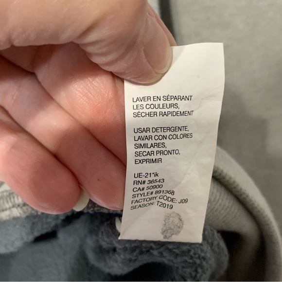 Izod Advantage Performance stretch Grey Quarter Zip Sweatshirt. Size XL - Picture 8 of 8